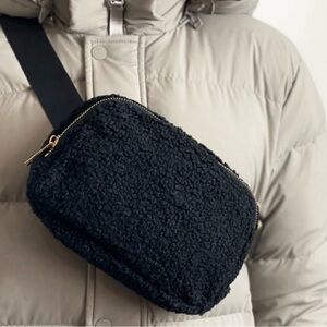 Sherpa belt bag black